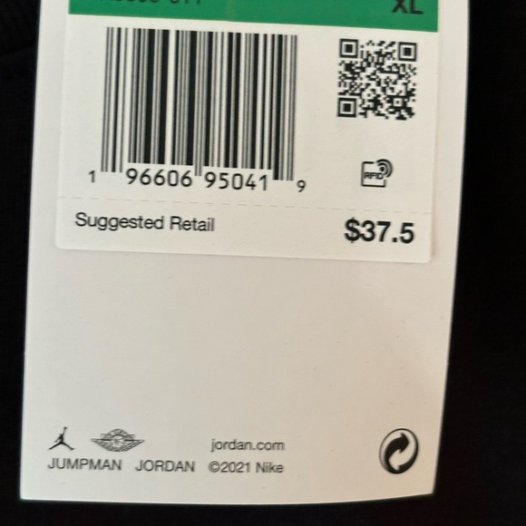 Jordan Men’s Graphic Tshirt - Picture 3 of 3